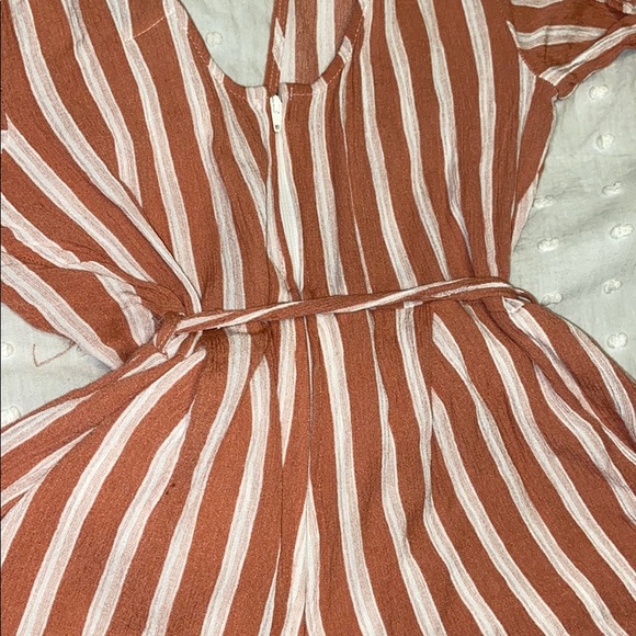 Flowy Coral Romper - Picture 2 of 3